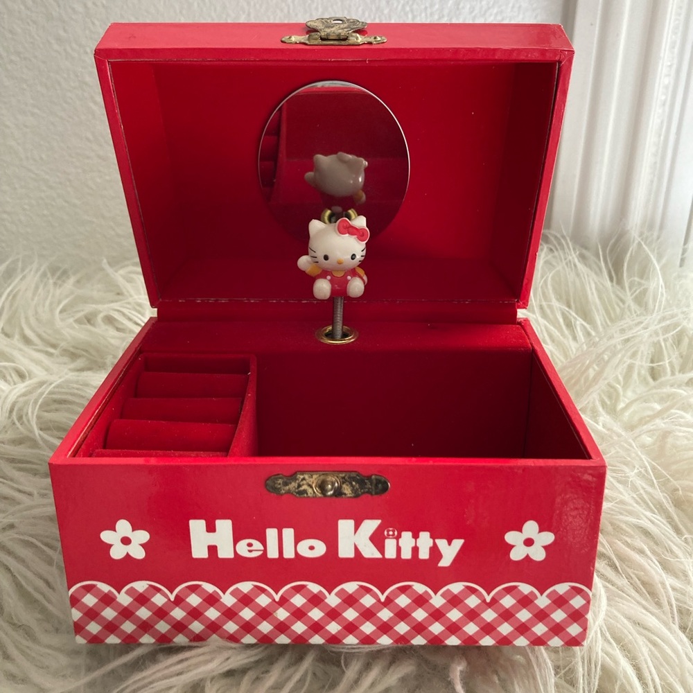 Hello Kitty jewelry box